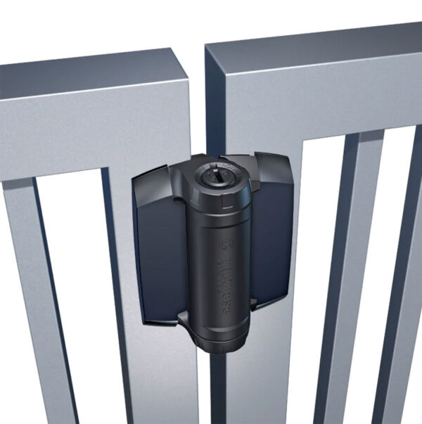 TruClose-self-closing-heavy-duty-hinges-on-metal-pool-gate