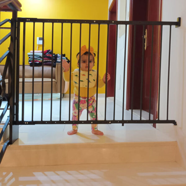 strong-baby-safety-gate-for-top-of-stairs